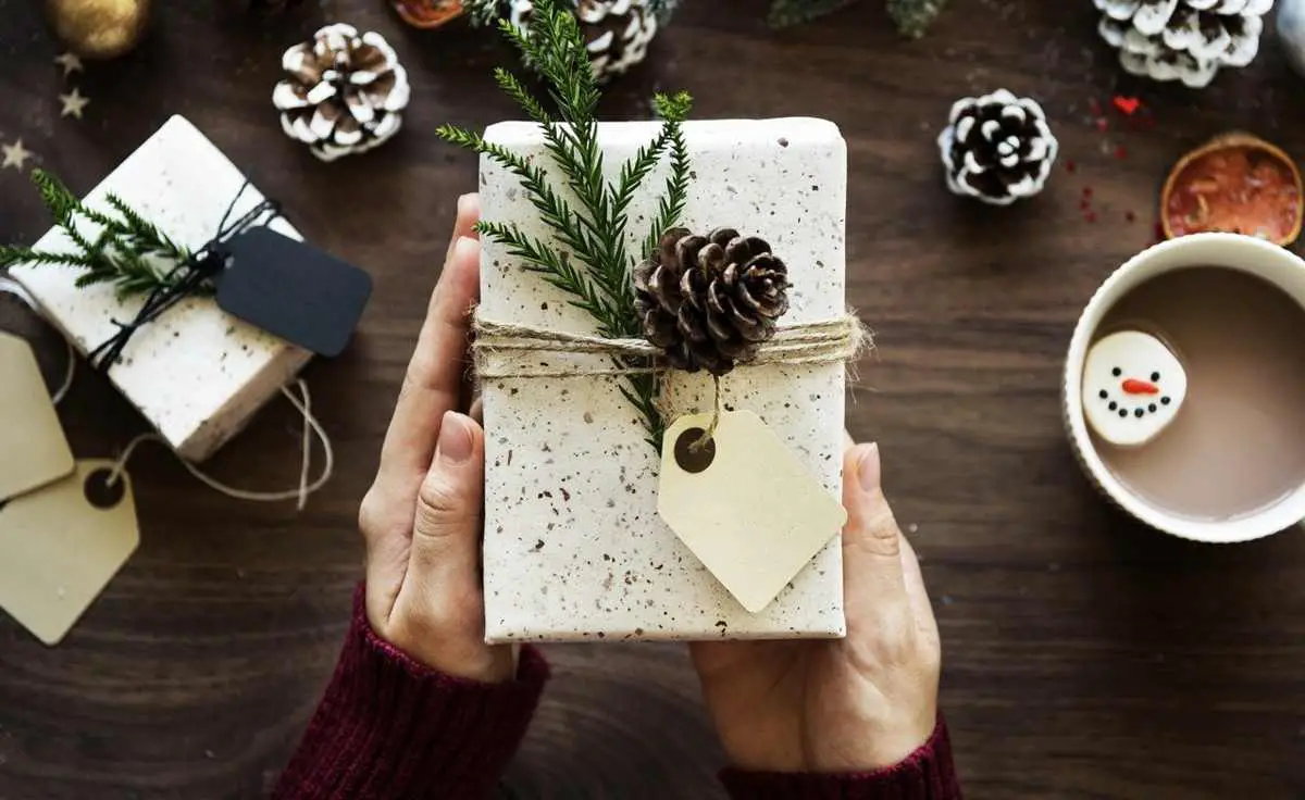 50 Best Christmas Gifts for Co-workers
